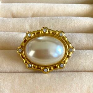 Vintage Faux Pearl Rhinestone Gold Tone Brooch